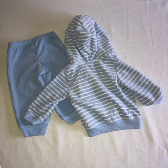 Carter’s Infant Outfit - Picture 4 of 4